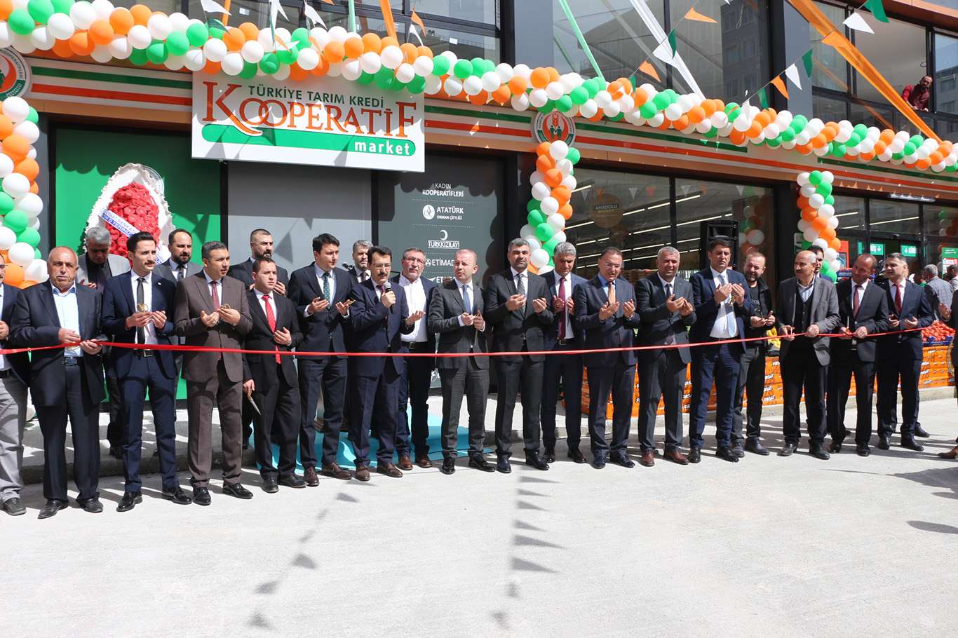 Mardin'de açılan Türkiye Tarım Kredi Kooperatif Market yoğun ilgi gördü Mardin'de açılan Türkiye Tarım Kredi Kooperatif Market yoğun ilgi gördü